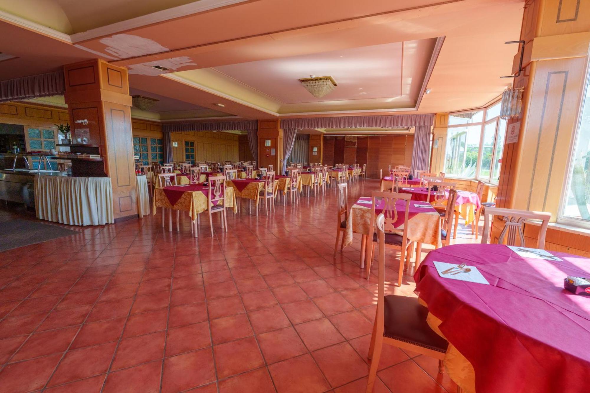 Hotel Villa Strassoldo "Ex Attianese Hotel Restaurant" Cervignano del Friuli Exterior foto